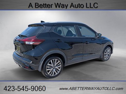 Used 2023 Nissan Kicks SV FWD image 3