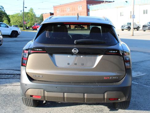 Certified 2025 Nissan Kicks SR w/ SR Premium Package AWD/4WD image 4