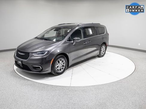 Used 2021 Chrysler Pacifica Touring w/ Cold Weather Group image 36