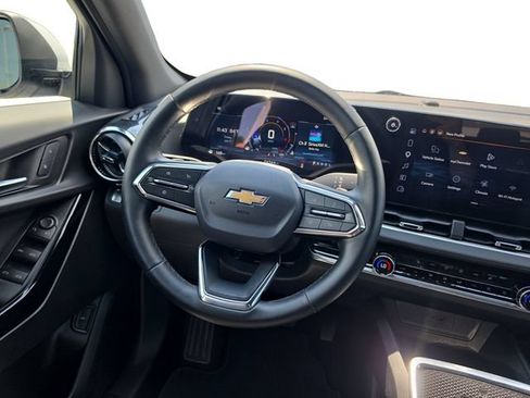 Used 2026 Chevrolet Equinox LT w/ Convenience Package II FWD image 14