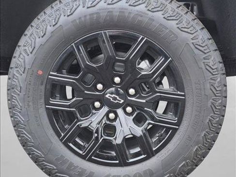 New 2026 Chevrolet Colorado Trail Boss w/ LPO, Bronce Accent Package AWD/4WD image 10