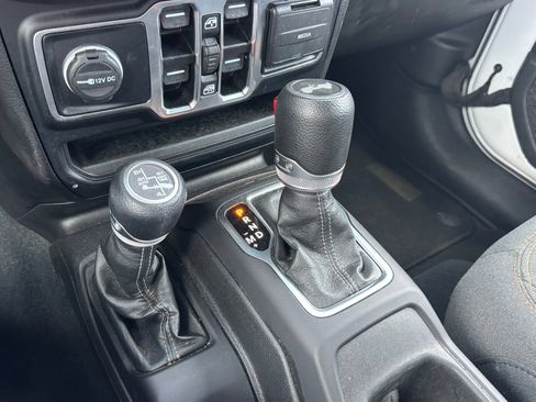 Used 2024 Jeep Wrangler Unlimited Sahara AWD/4WD image 12
