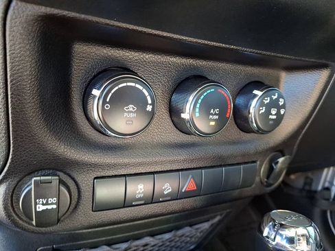 Used 2018 Jeep Wrangler Sport AWD/4WD image 24