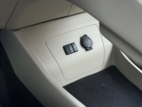 Used 2015 Toyota Prius Four w/ Deluxe Solar Roof Package FWD image 26