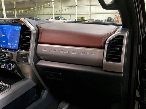 Certified 2022 Ford F250 Platinum w/ Tremor Off-Road Package AWD/4WD image 15