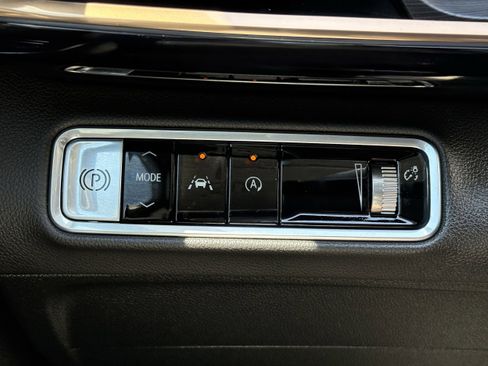 Used 2025 Buick Envision Avenir AWD/4WD image 9
