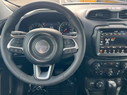 Used 2023 Jeep Renegade Latitude image 11