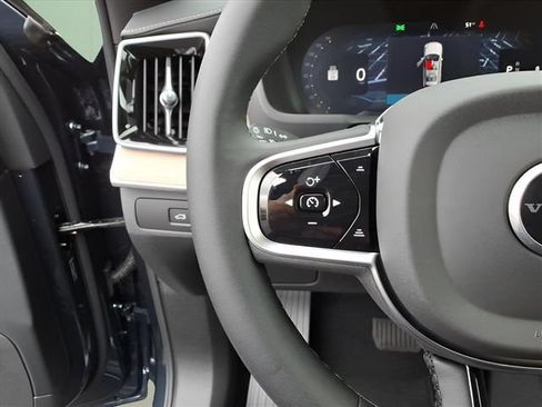 New 2026 Volvo XC90 B6 Plus w/ Protection Package Premier AWD/4WD image 19