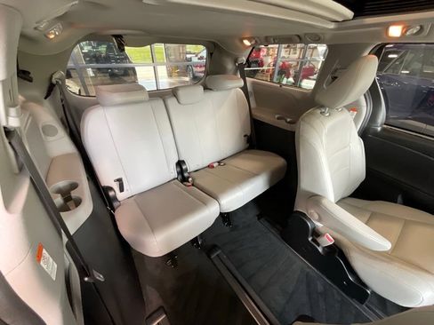 Used 2018 Toyota Sienna Limited Premium AWD/4WD image 21