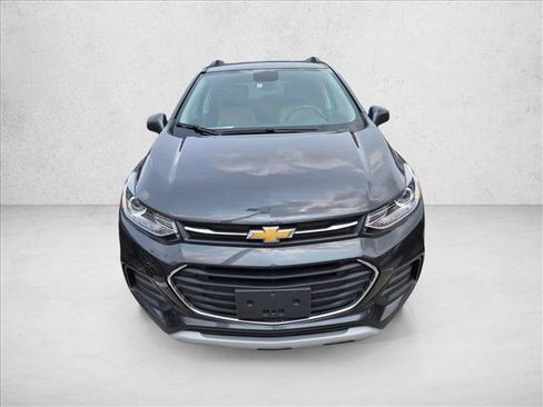 Used 2017 Chevrolet Trax LT w/ Sun & Sound Package FWD image 2