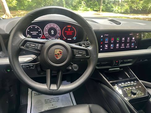 Used 2024 Porsche Cayenne AWD/4WD image 29