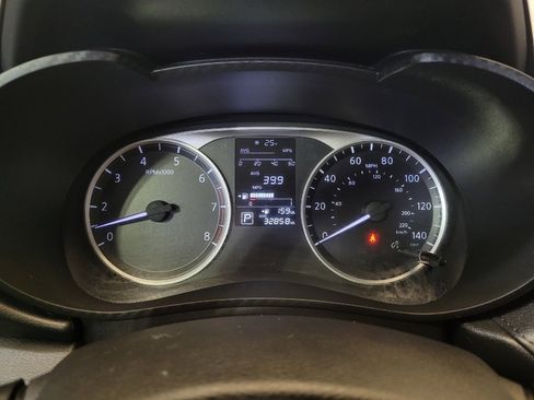 Used 2024 Nissan Versa S w/ Trunk Package image 23