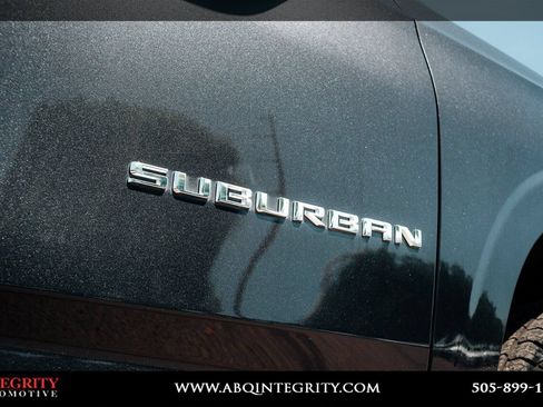 Used 2024 Chevrolet Suburban LT RWD image 11