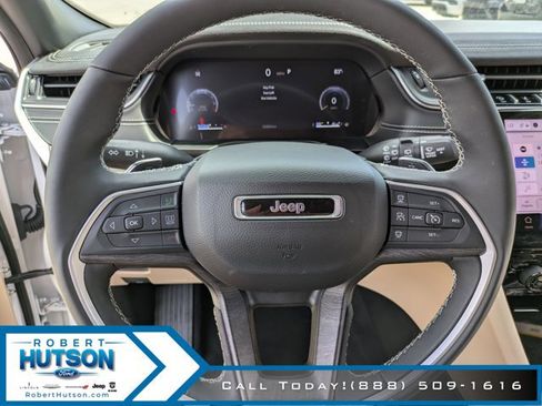 Used 2024 Jeep Grand Cherokee Limited w/ Luxury Tech Group II image 20