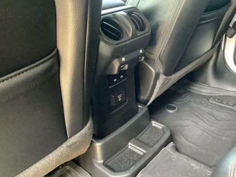 Used 2023 Jeep Wrangler Unlimited Sahara AWD/4WD image 28