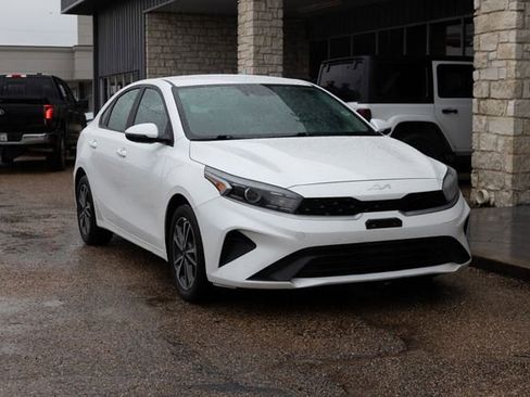 Certified 2022 Kia Forte LXS w/ LXS Technology Package FWD image 1