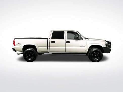 Used 2006 Chevrolet Silverado 2500 LT w/ Heavy-Duty Power Package image 9