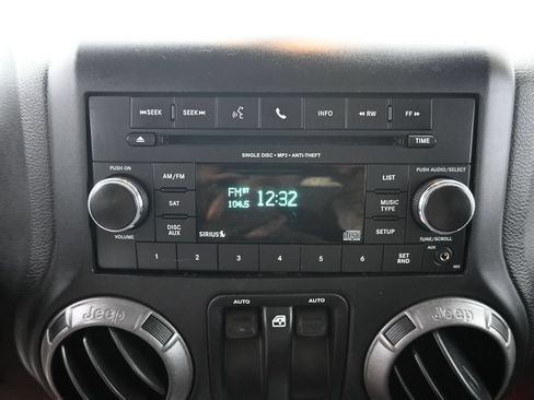 Used 2015 Jeep Wrangler Sport AWD/4WD image 12