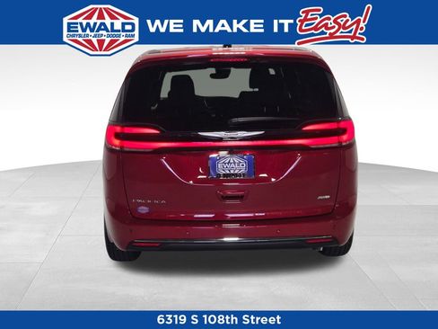 New 2026 Chrysler Pacifica Select AWD/4WD image 18