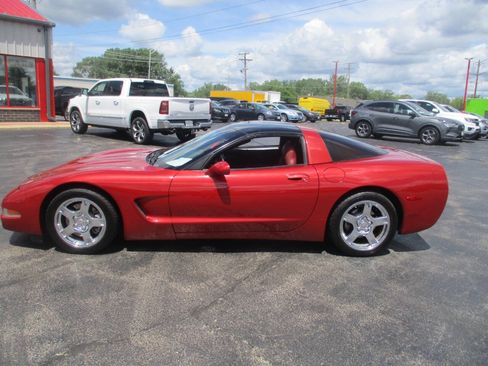 Used 1997 Chevrolet Corvette Coupe w/ Memory Pkg RWD image 2