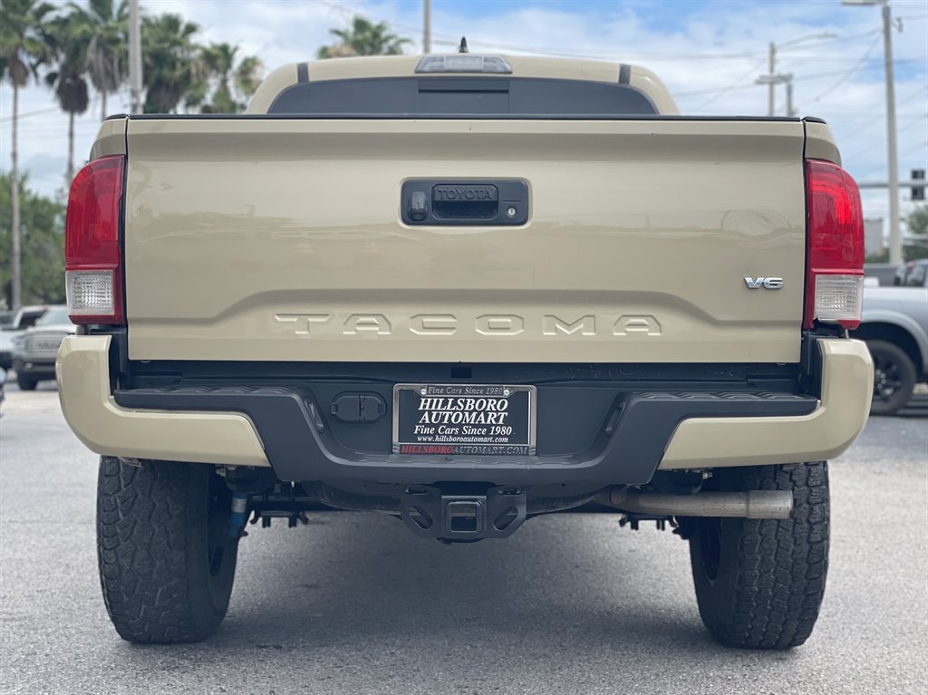 Used 2017 Toyota Tacoma TRD Sport w/ Tow Package RWD image 7