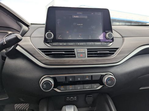 Used 2025 Nissan Altima 2.5 SV FWD image 15