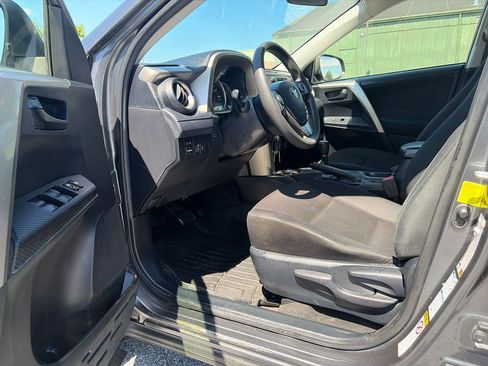 Used 2015 Toyota RAV4 LE AWD/4WD image 10