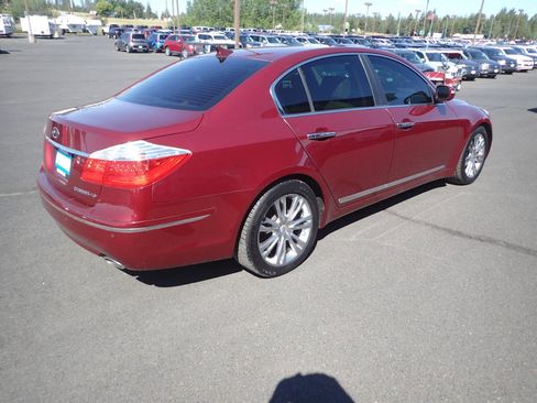 Used 2011 Hyundai Genesis 4.6 RWD image 5