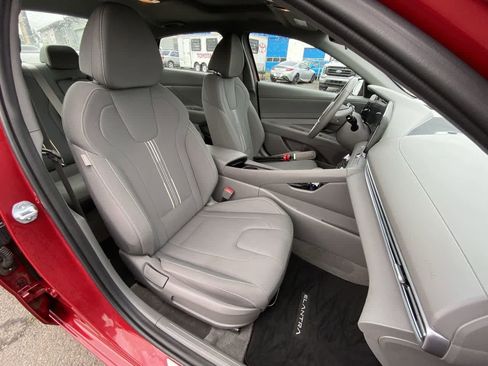 Used 2025 Hyundai Elantra SEL FWD image 24