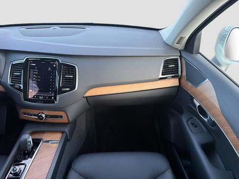 Used 2024 Volvo XC90 B6 Plus AWD/4WD image 18