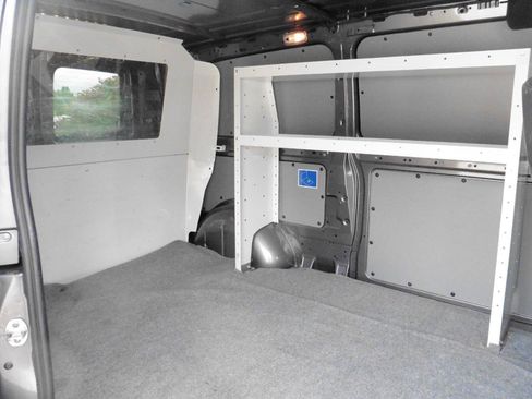 Used 2021 Mercedes-Benz Metris image 3