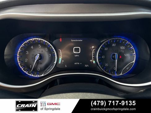 Used 2024 Chrysler Pacifica Touring-L FWD image 15
