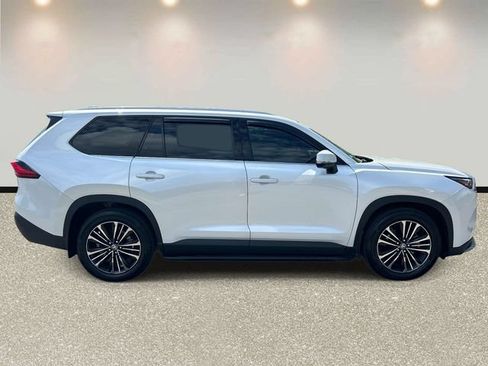 Used 2024 Toyota Grand Highlander AWD Hybrid image 4