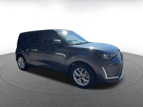 Used 2025 Kia Soul LX w/ LX Technology Package image 2