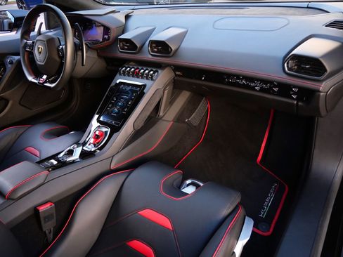 Used 2020 Lamborghini Huracan EVO image 7