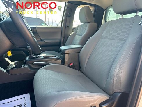 Used 2018 Toyota Tacoma SR image 17