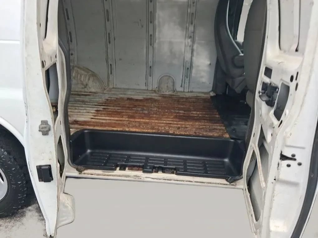 Used 2015 Chevrolet Express 2500 RWD image 32