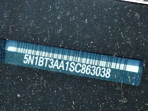 Used 2025 Nissan Rogue S image 33