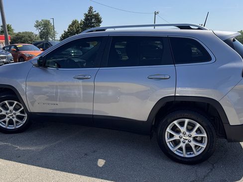 Used 2017 Jeep Cherokee Latitude w/ Comfort/Convenience Group FWD image 5