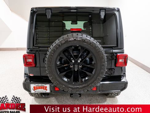 Used 2021 Jeep Wrangler Unlimited Sahara AWD/4WD image 4