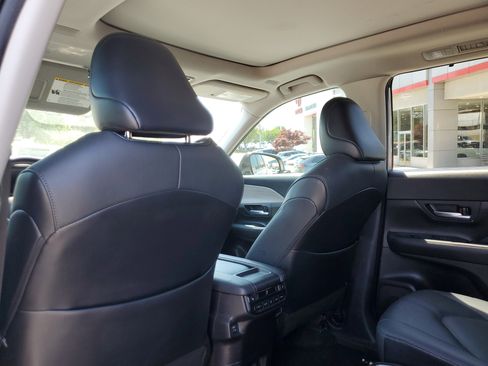 Used 2024 Toyota Grand Highlander XLE image 12