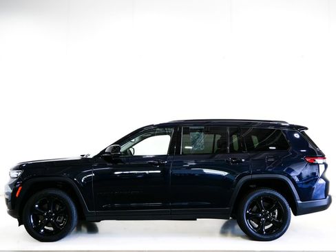 Used 2023 Jeep Grand Cherokee L Limited w/ Black Appearance Package AWD/4WD image 6