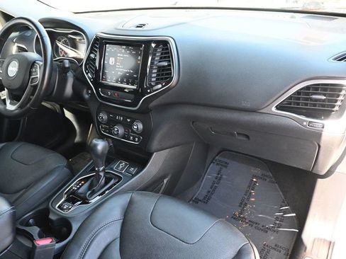 Used 2019 Jeep Cherokee Limited FWD image 8