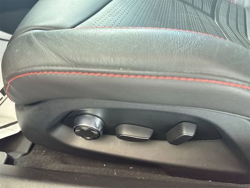 Used 2021 Chevrolet Corvette Stingray Premium Conv w/ Z51 Performance Package image 18