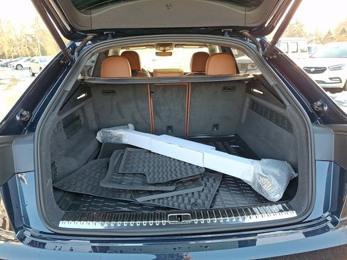 Used 2025 Audi Q8 Prestige w/ Prestige Package image 31