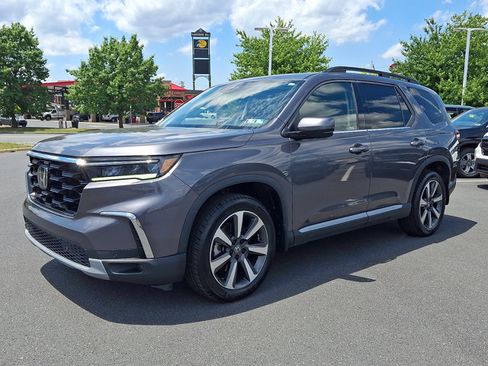Certified 2023 Honda Pilot Touring image 4