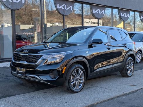 Certified 2023 Kia Seltos LX image 2