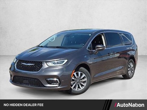 Used 2022 Chrysler Pacifica Touring-L w/ Uconnect Theater Family Group FWD image 1