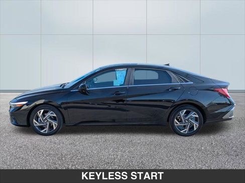 Used 2024 Hyundai Elantra SEL w/ Convenience Package FWD image 2