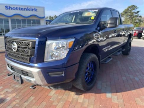 Used 2022 Nissan Titan SV image 1